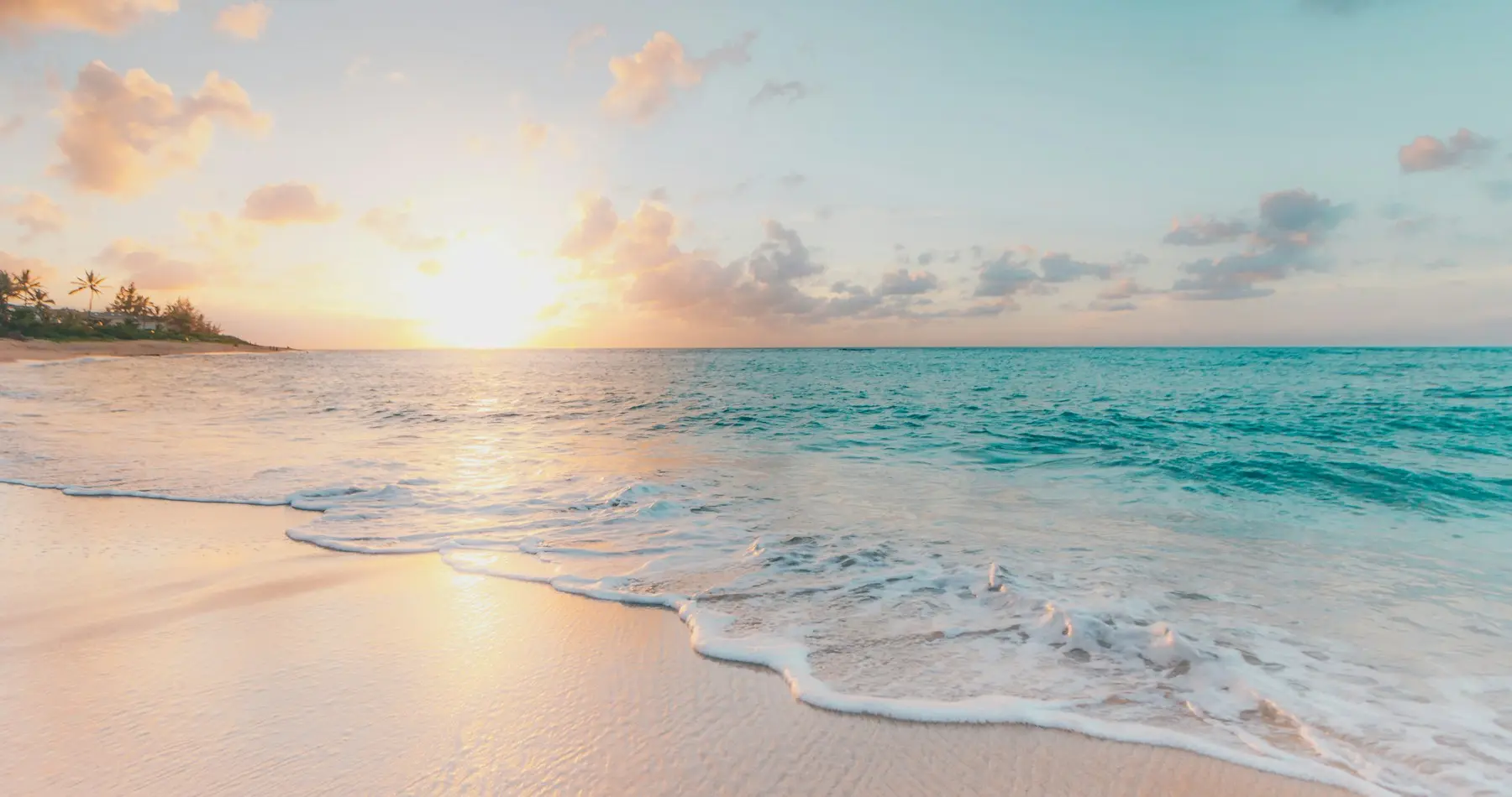 beach club au coucher de soleil